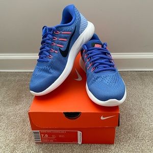 Nike Women’s Lunarglide 8
Medium blue/black-aluminum 
Size 7.5